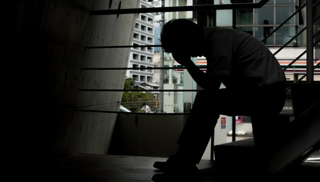 職場の人間関係で悩む人が抱えるストレスの危険性