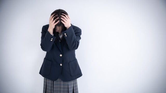 いじめに遭う女子中学生